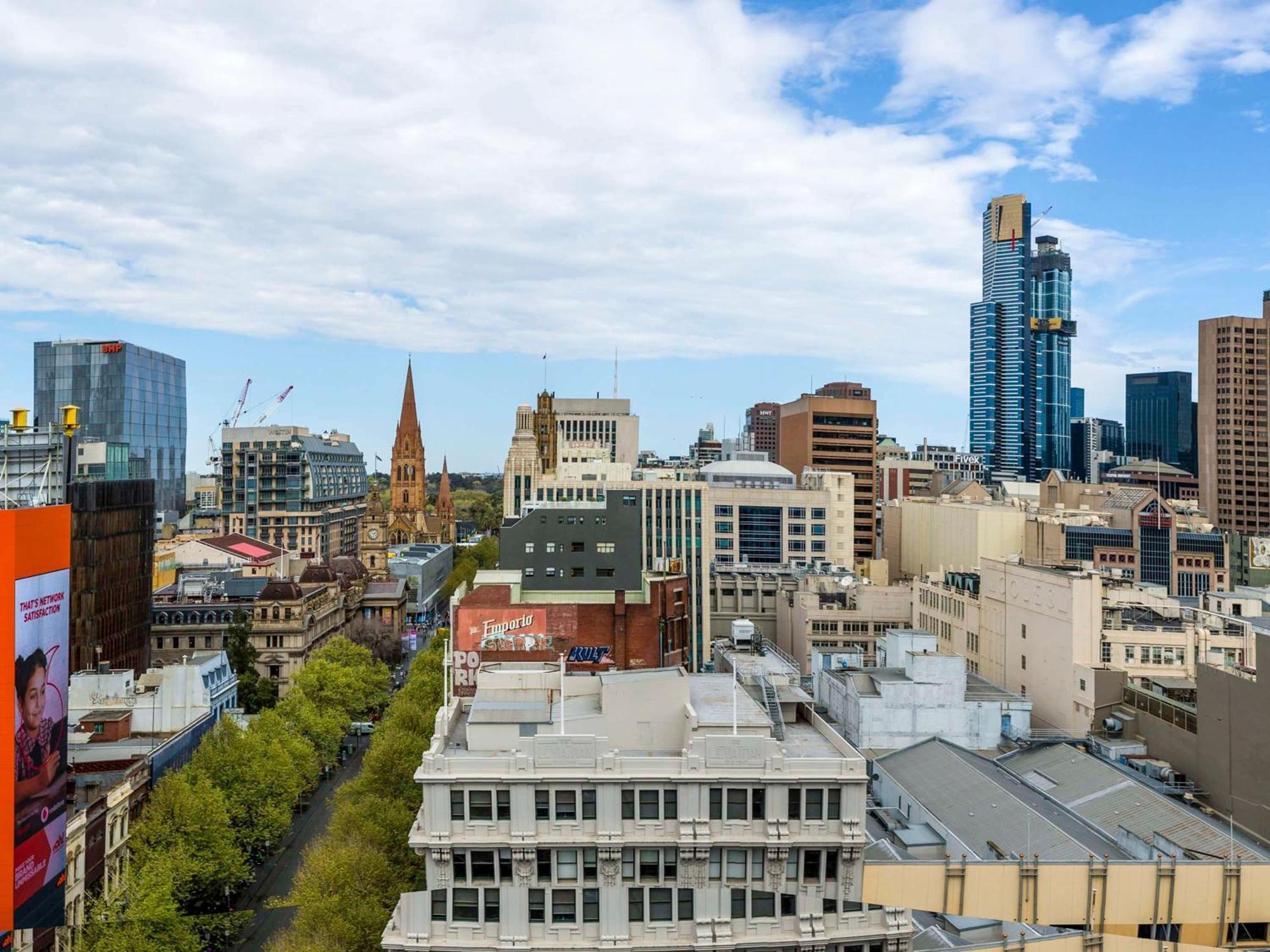Pullman Melbourne City Centre Kültér fotó View of the Melbourne CBD from the west